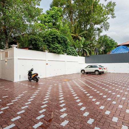 Cochin Airport Hotel Kochi Exterior photo