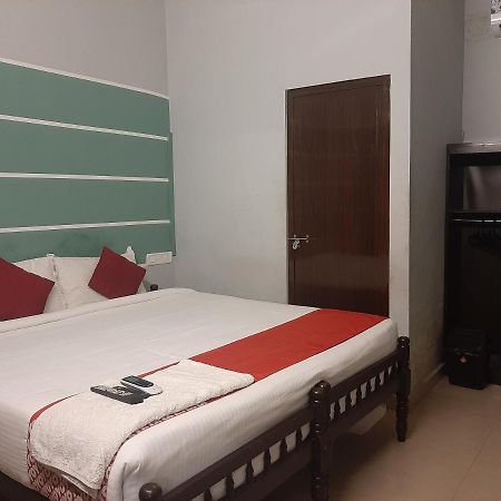 Cochin Airport Hotel Kochi Exterior photo
