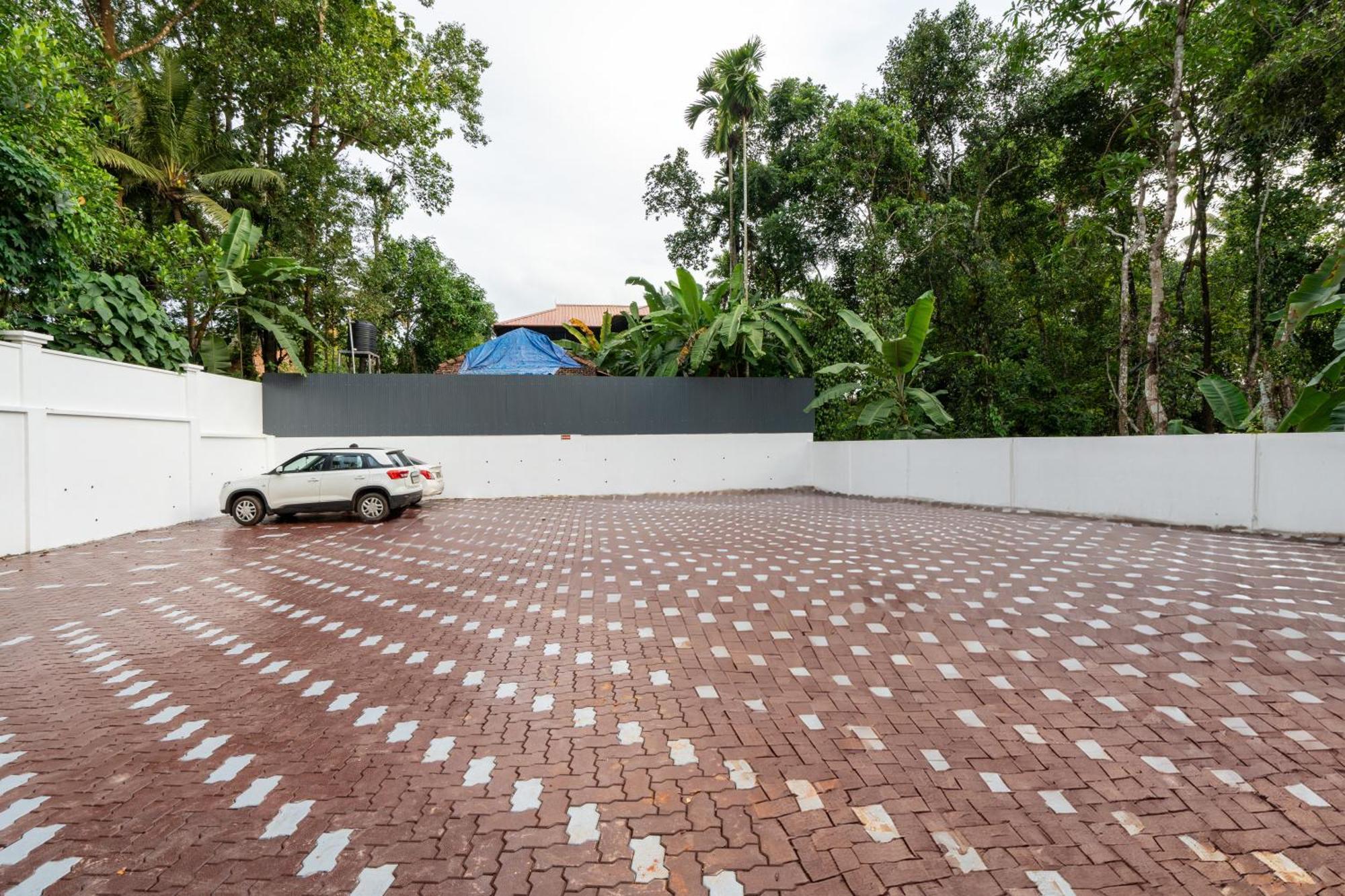Cochin Airport Hotel Kochi Exterior photo