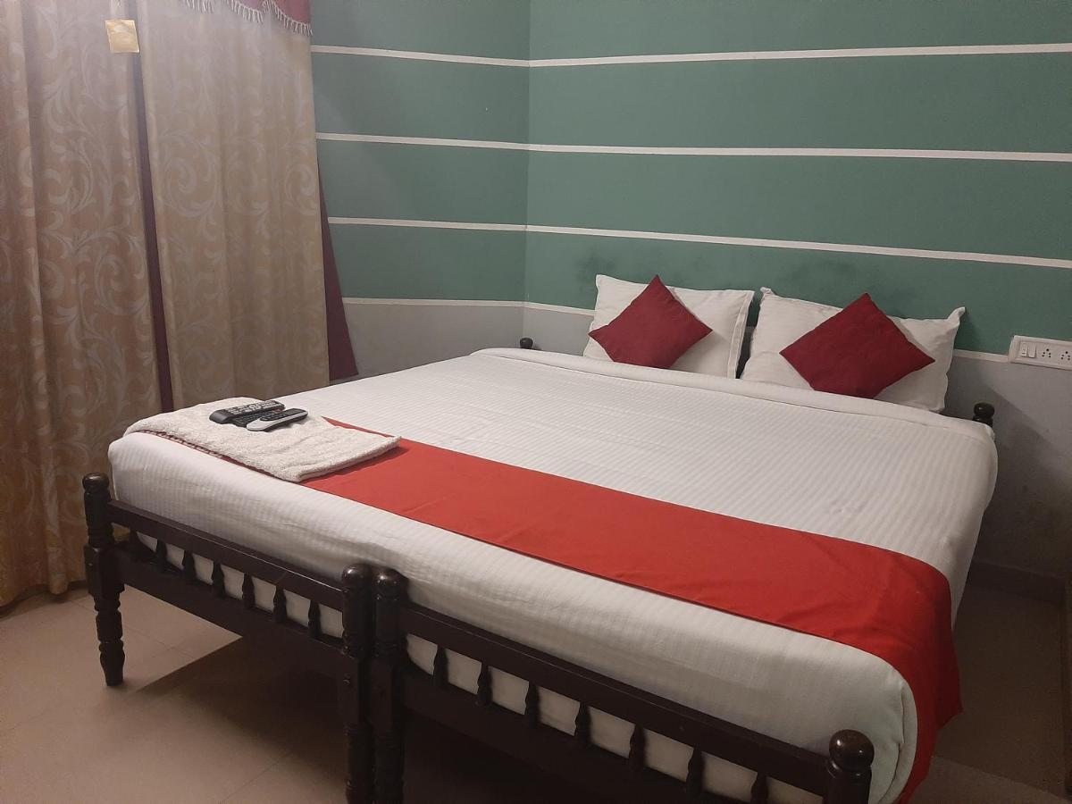 Cochin Airport Hotel Kochi Exterior photo
