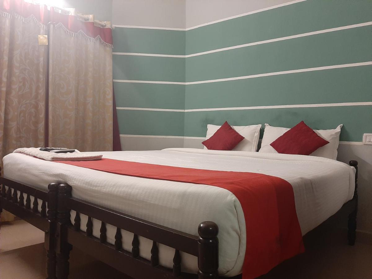 Cochin Airport Hotel Kochi Exterior photo