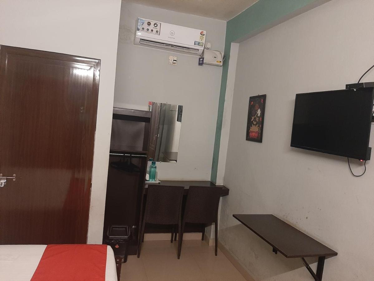Cochin Airport Hotel Kochi Exterior photo