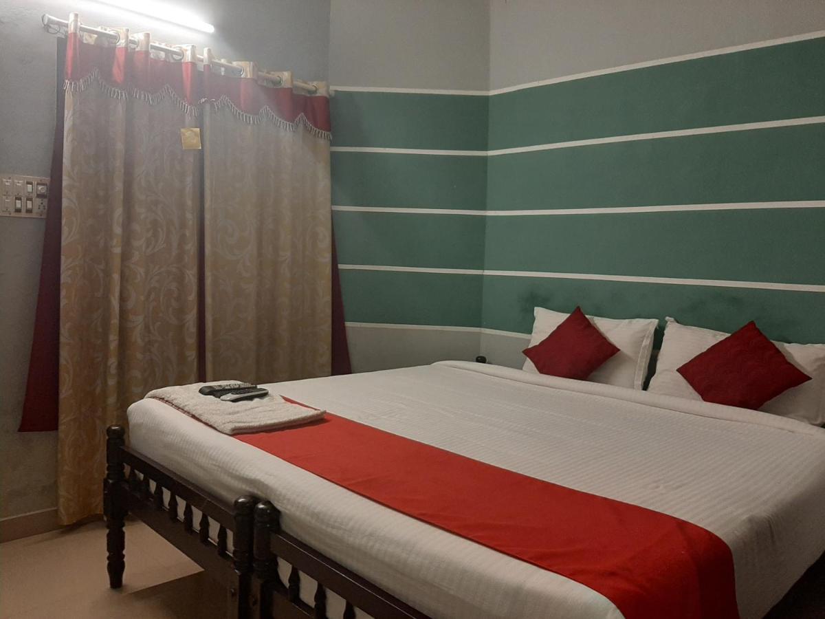 Cochin Airport Hotel Kochi Exterior photo